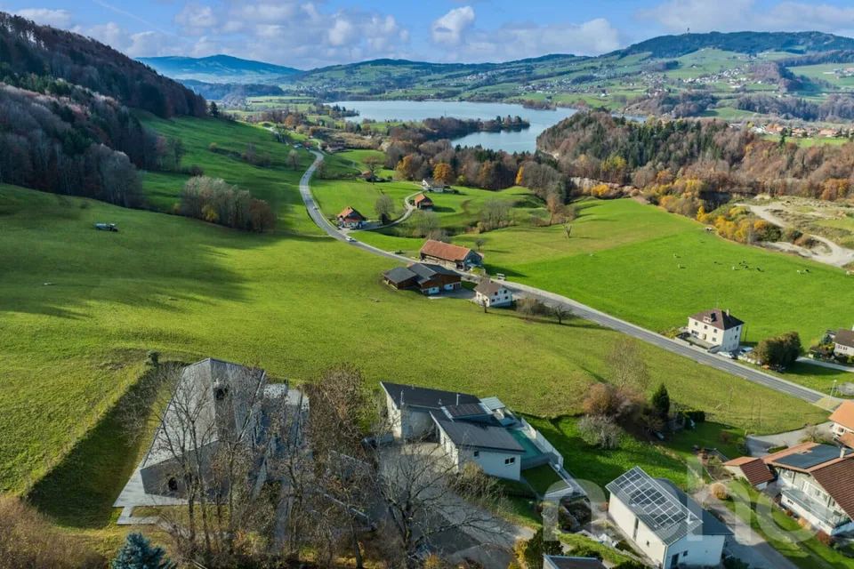 Lusso discreto a La Roche: Villa d'eccezione con vista panoramica