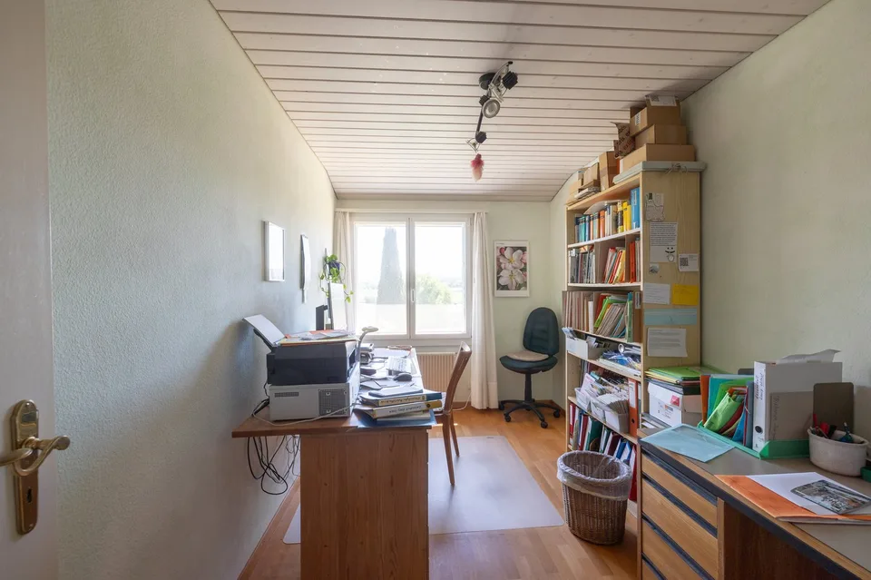 Charming semi-detached house with garden oasis and far-reaching views