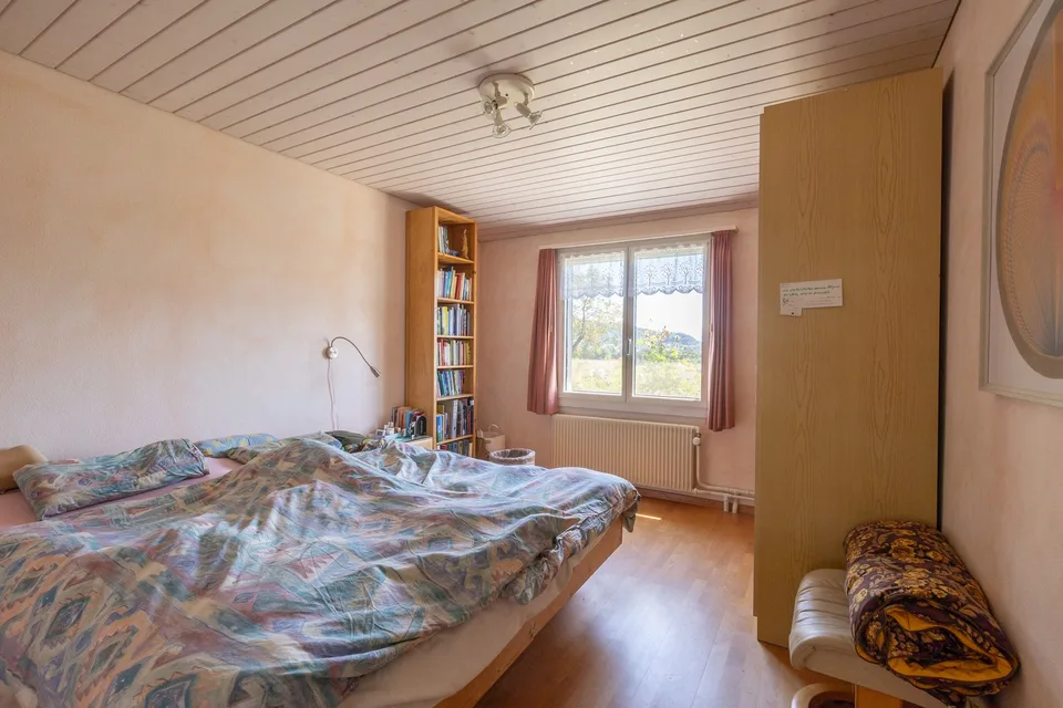 Charming semi-detached house with garden oasis and far-reaching views