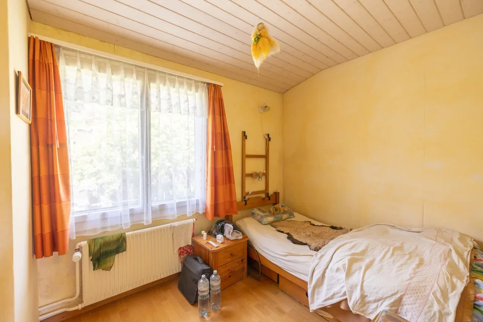 Charming semi-detached house with garden oasis and far-reaching views