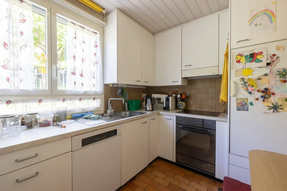 Charming semi-detached house with garden oasis and far-reaching views