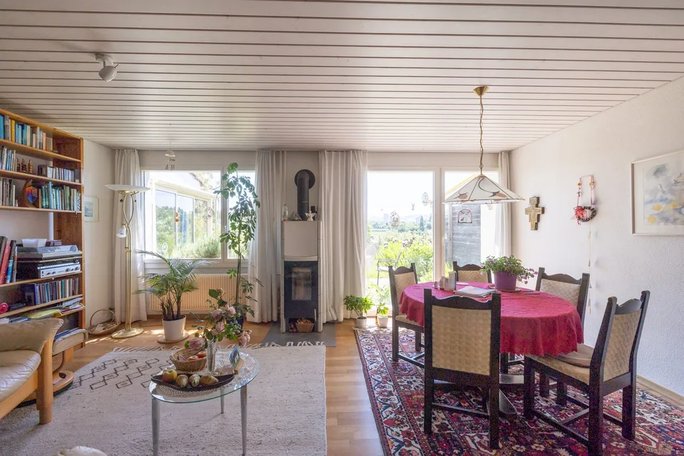 Charming semi-detached house with garden oasis and far-reaching views