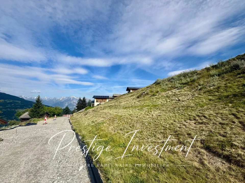TERRAIN DE 885 M2 AVEC PERMIS EN FORCE - MAYENS DE MASE