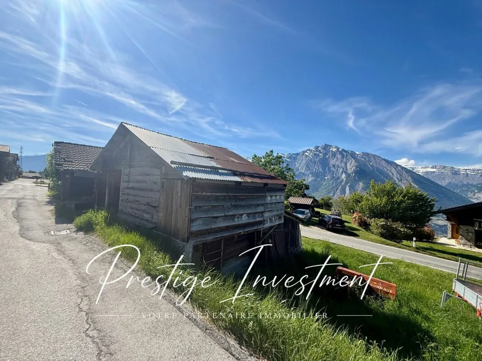 BAUGRUND MIT SCHEUNE UND PFERDESTALL ZUM RENOVIEREN NENDAZ
