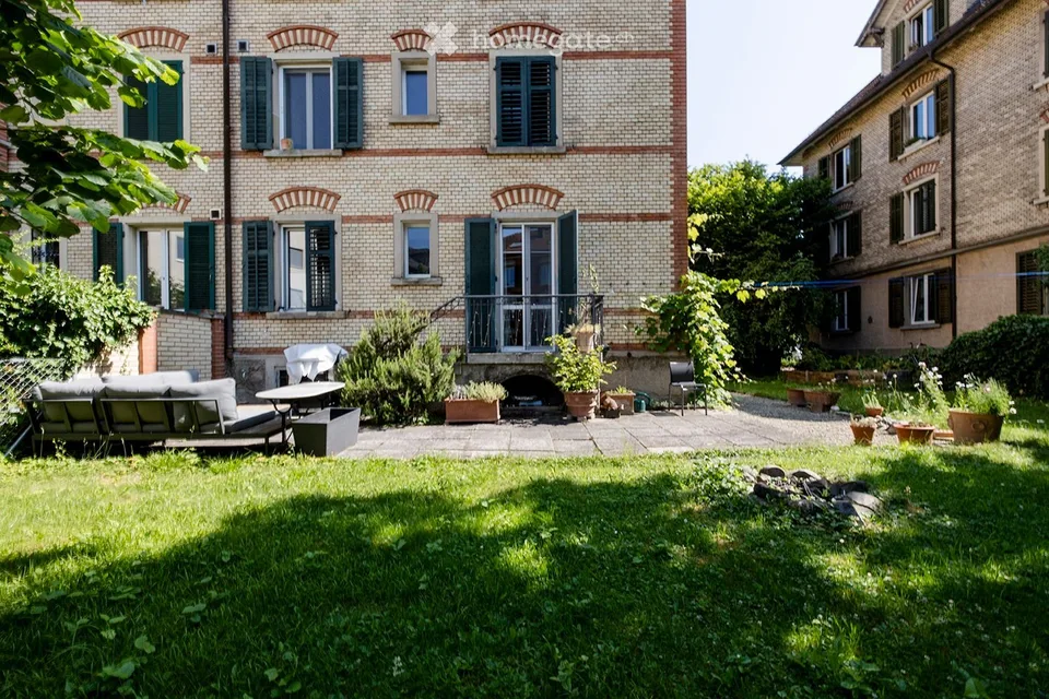 Incantevole appartamento di 3,5 locali in un edificio storico con area di seduta a Winterthur