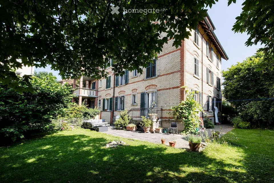 Incantevole appartamento di 3,5 locali in un edificio storico con area di seduta a Winterthur