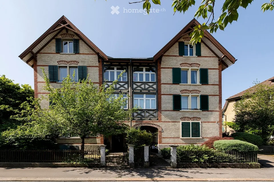 Incantevole appartamento di 3,5 locali in un edificio storico con area di seduta a Winterthur