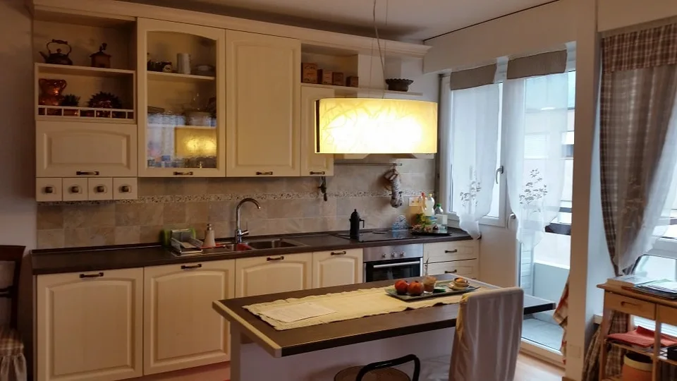 Zentrum Lugano, Dachgeschoss, 2,5 Zimmer, Terrasse, Balkon, überdachter Parkplatz