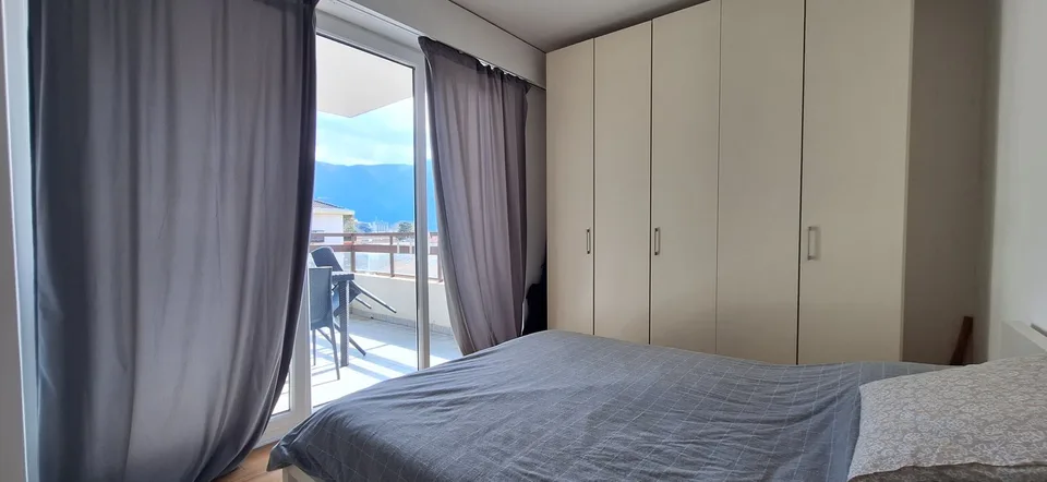 Zentrum Lugano, Dachgeschoss, 2,5 Zimmer, Terrasse, Balkon, überdachter Parkplatz