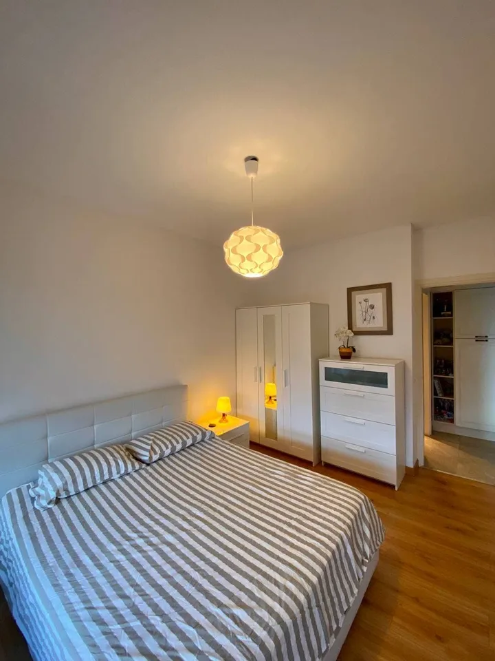 Zentrum Lugano, Dachgeschoss, 2,5 Zimmer, Terrasse, Balkon, überdachter Parkplatz
