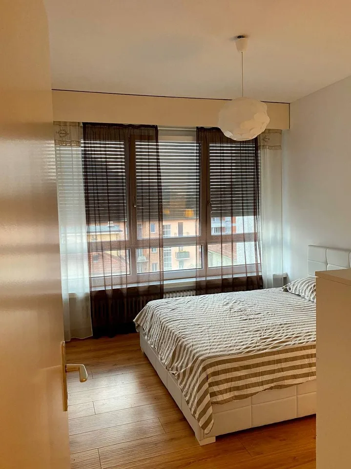Zentrum Lugano, Dachgeschoss, 2,5 Zimmer, Terrasse, Balkon, überdachter Parkplatz