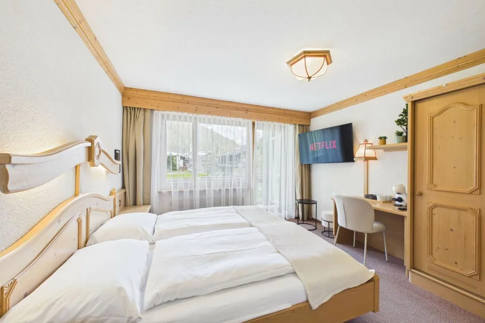 Möbliertes Hotelzimmer mit Balkon - wochenweise in Saas-Almagell