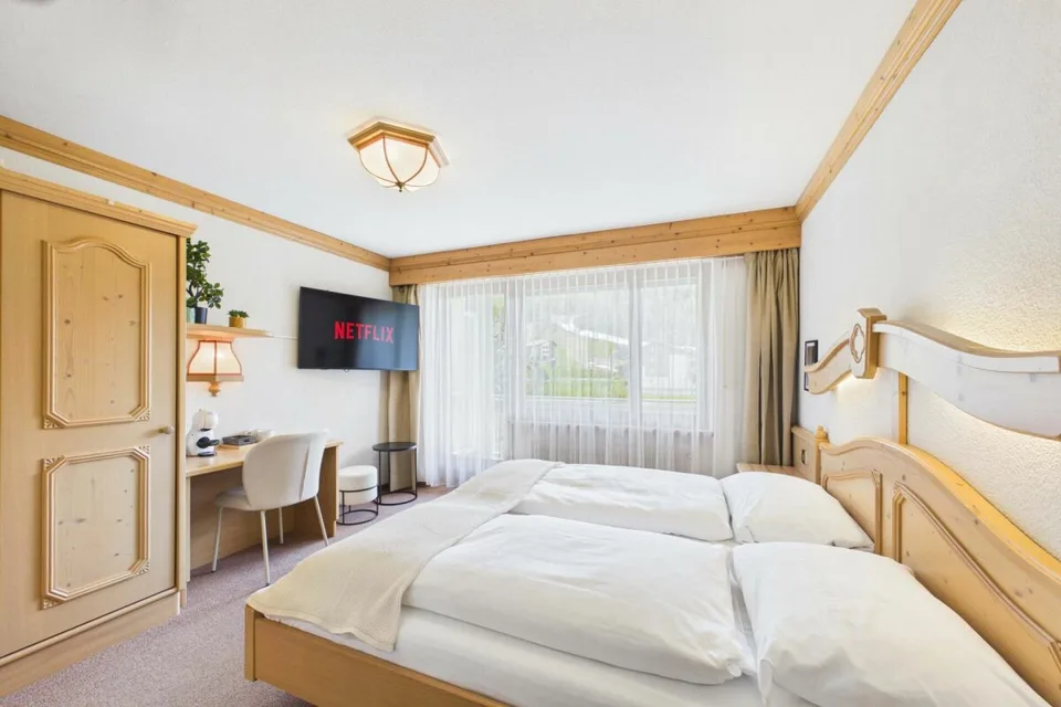 Möbliertes Hotelzimmer mit Balkon - wochenweise in Saas-Almagell