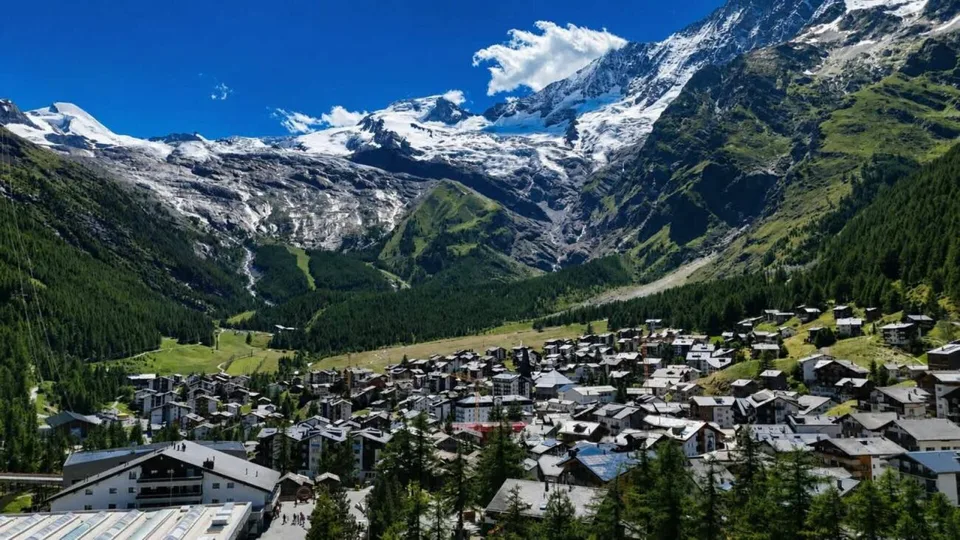 Möbliertes Hotelzimmer mit Balkon - wochenweise in Saas-Fee