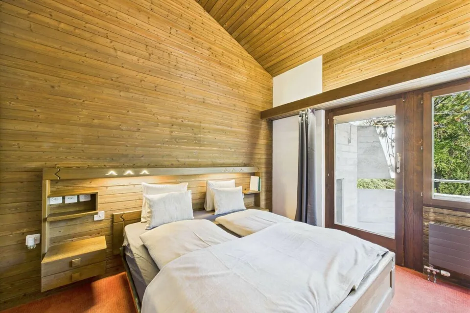 Möbliertes Hotelzimmer mit Balkon - wochenweise in Saas-Fee