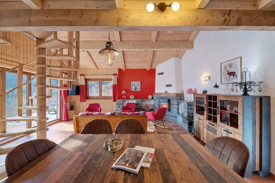Zweifamilienchalet mit authentischem Charme, komplett renoviert