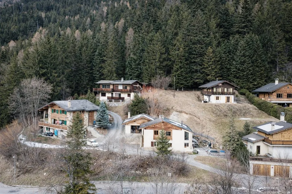 Zweifamilienchalet mit authentischem Charme, komplett renoviert