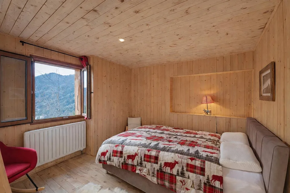 Zweifamilienchalet mit authentischem Charme, komplett renoviert