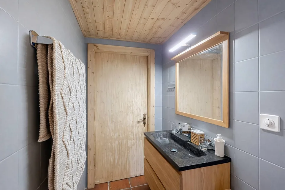 Zweifamilienchalet mit authentischem Charme, komplett renoviert