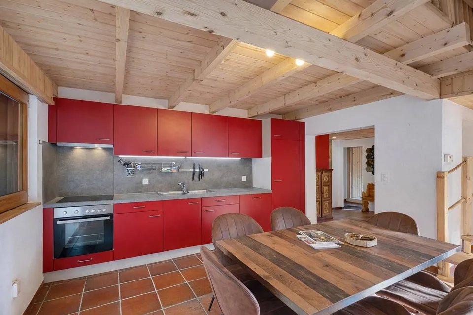 Zweifamilienchalet mit authentischem Charme, komplett renoviert