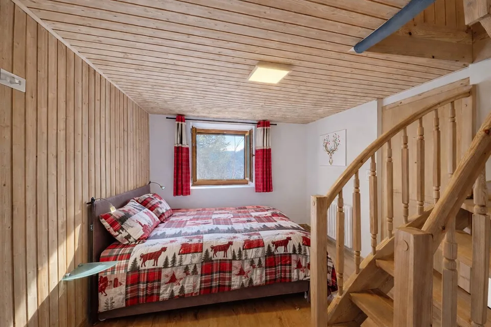 Zweifamilienchalet mit authentischem Charme, komplett renoviert