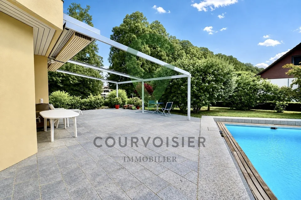 Moderne Villa mit 2 Wohnungen, Garten und Pool in Rolle