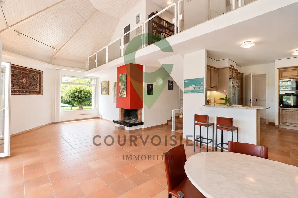 Moderne Villa mit 2 Wohnungen, Garten und Pool in Rolle