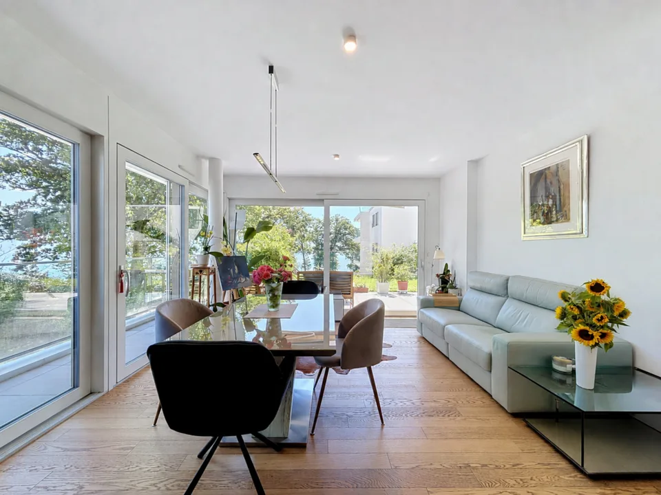 Moderne 3.5-Zimmer-Wohnung mit eigenem Garten