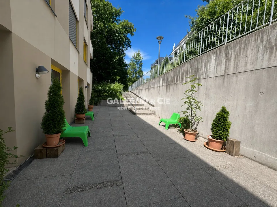 Ampia superficie per professioni mediche o uffici - ~164 m²
