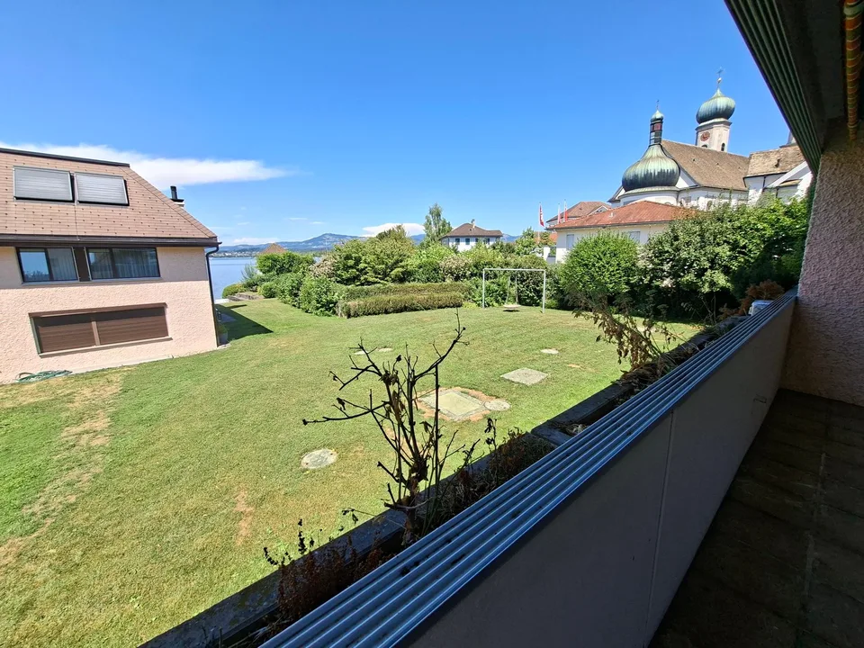 Geräumige 3.5-Zimmerwohnung mit direktem Seezugang