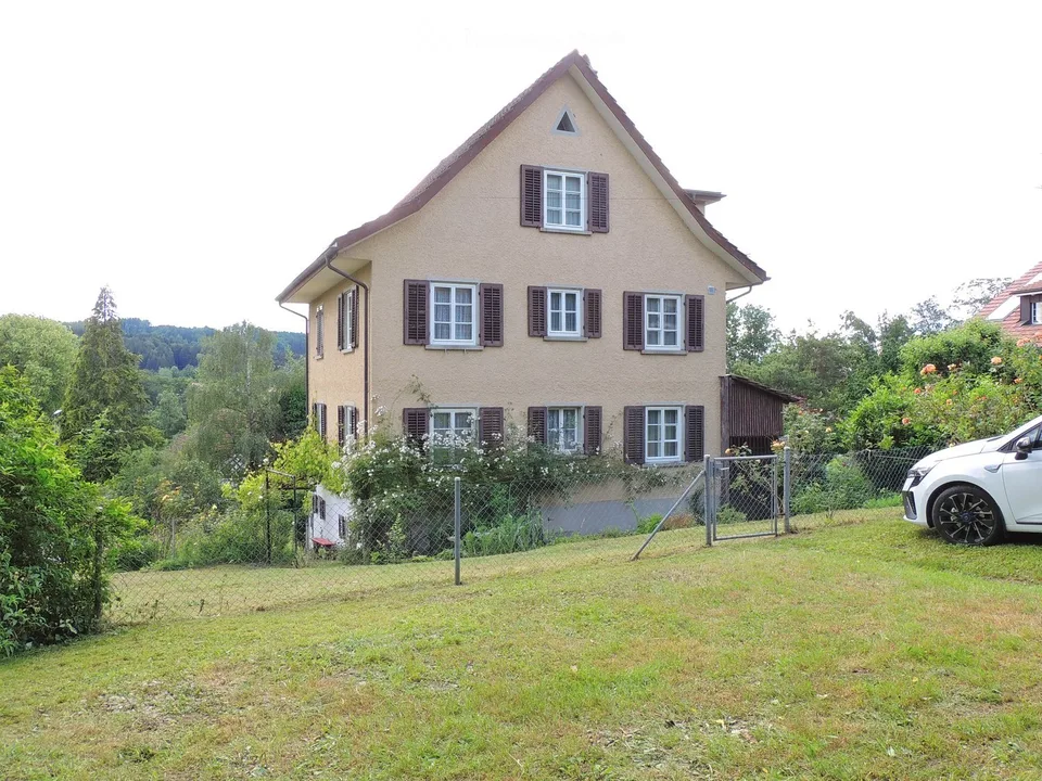 Charmantes 8-Zimmer-Einfamilienhaus in Ehrikon – Wohnen mit Charakter und Weitblick