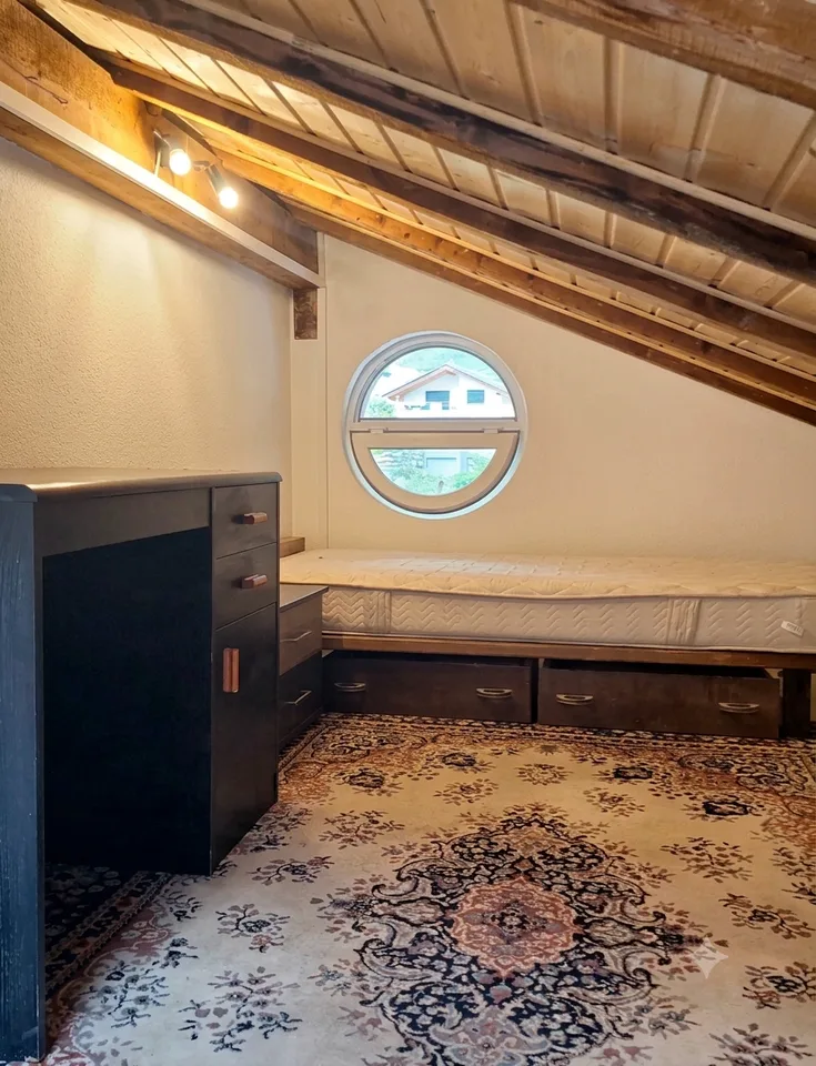 Charming, freshly renovated 3.5-room attic apartment including parking space
