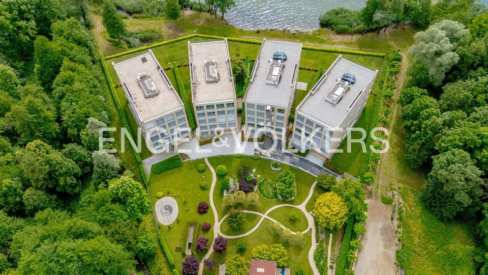 Résidence prestigieuse au bord du lac | attique