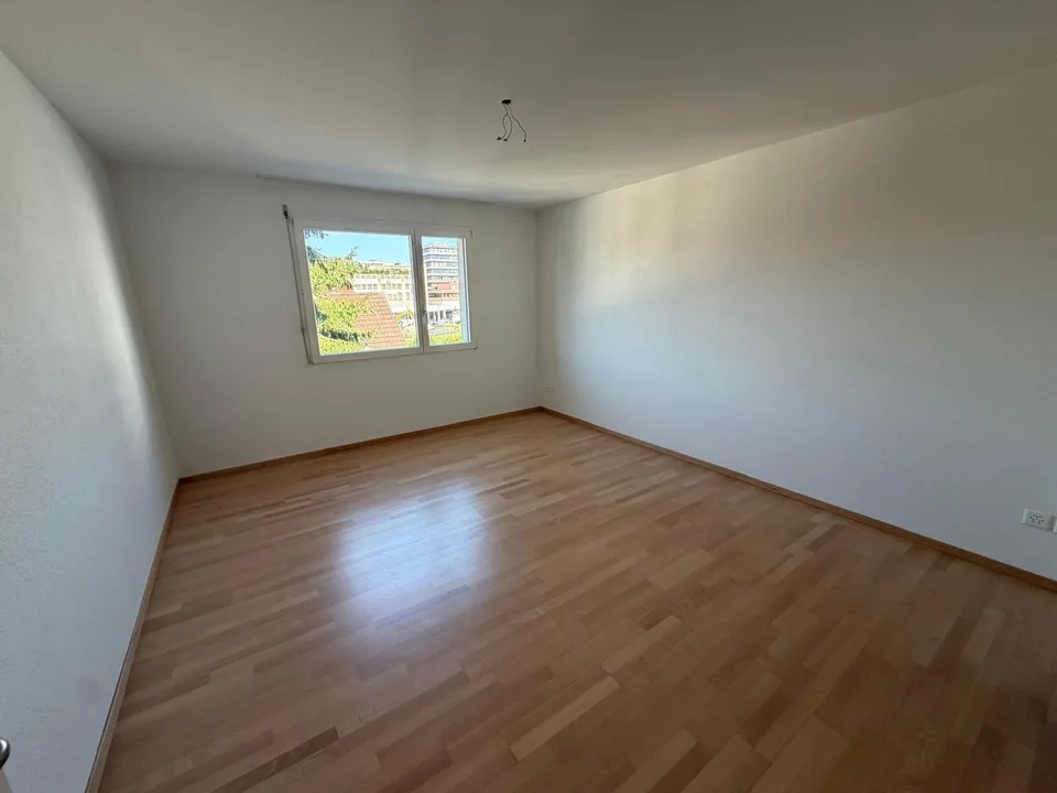 Appartement spacieux 4.5 pièces à louer pour une durée limitée jusqu'au 31.08.2027