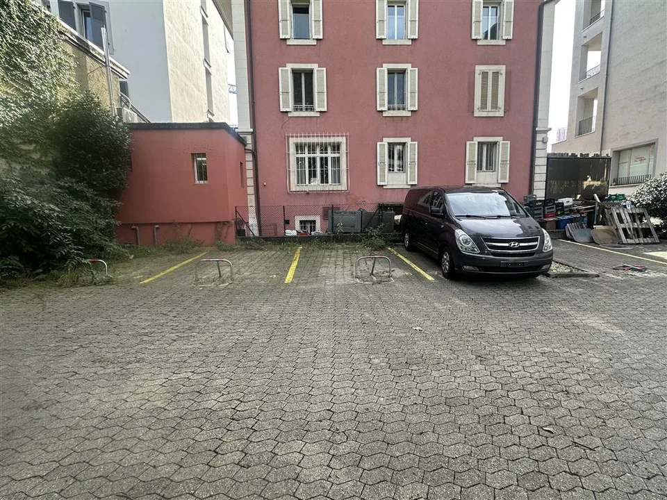 Place de parc extérieur