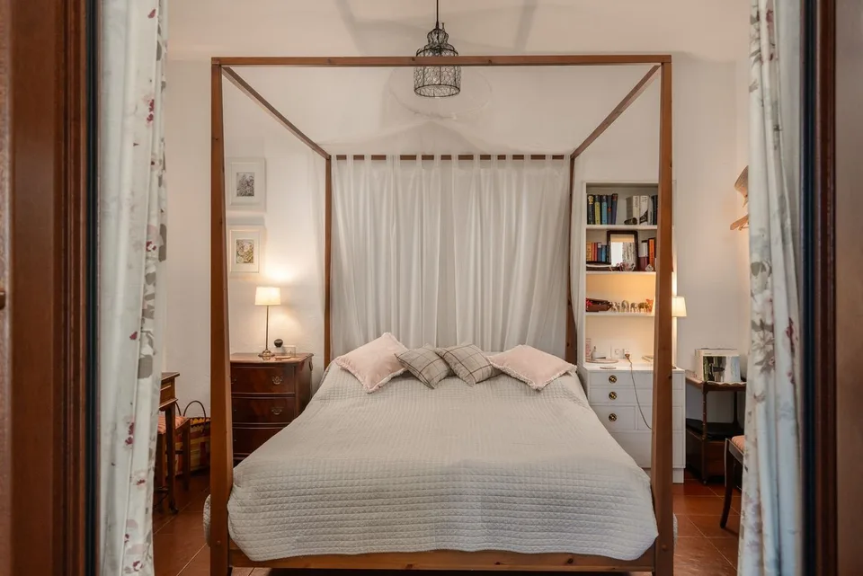 MEDITERRANE DOPPELHAUSHÄLFTE IN WOHNLAGE MIT SEEBLICK