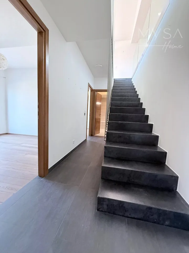 Modern villa with panoramic view of the Rhône valley