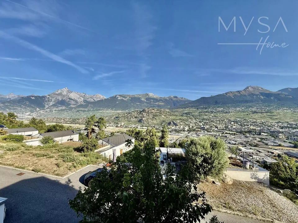 Modern villa with panoramic view of the Rhône valley