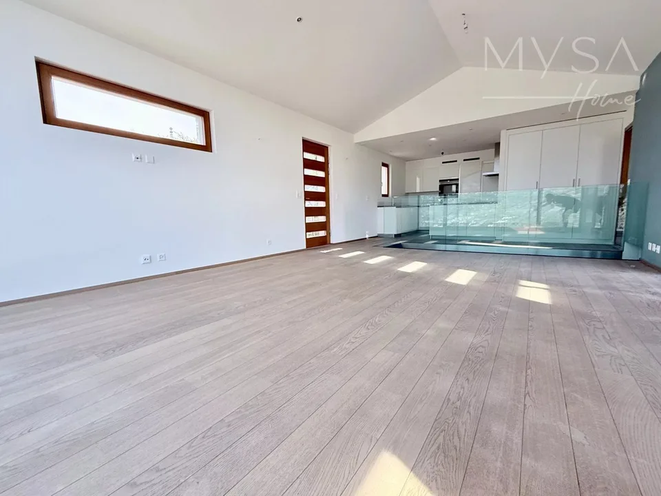 Modern villa with panoramic view of the Rhône valley