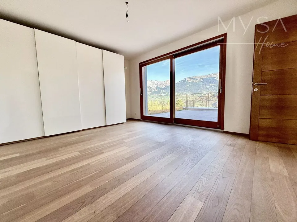 Modern villa with panoramic view of the Rhône valley