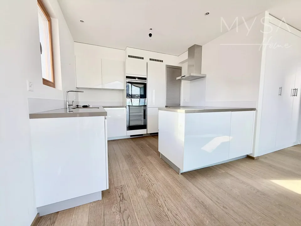 Modern villa with panoramic view of the Rhône valley