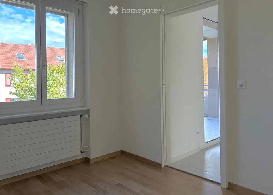 Sunny, large 3 ½ rooms in a green oasis between the train station and tram