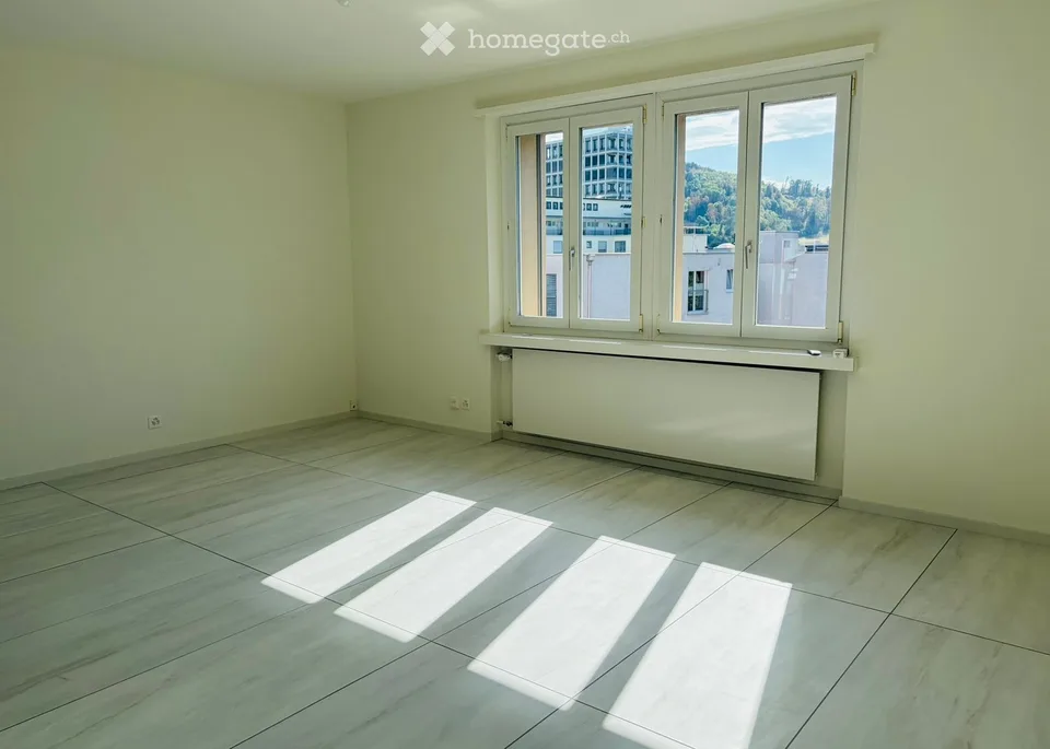 Sunny, large 3 ½ rooms in a green oasis between the train station and tram