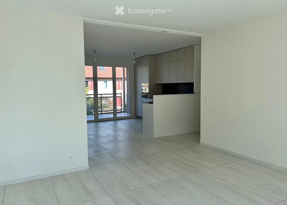 Sunny, large 3 ½ rooms in a green oasis between the train station and tram