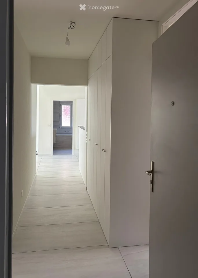 Sunny, large 3 ½ rooms in a green oasis between the train station and tram