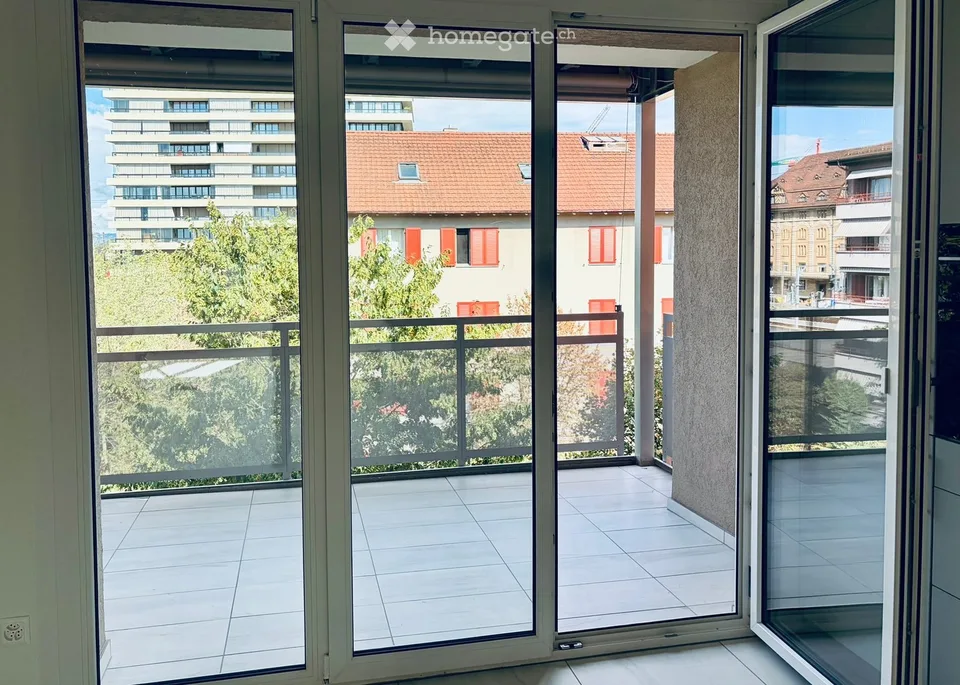 Sunny, large 3 ½ rooms in a green oasis between the train station and tram