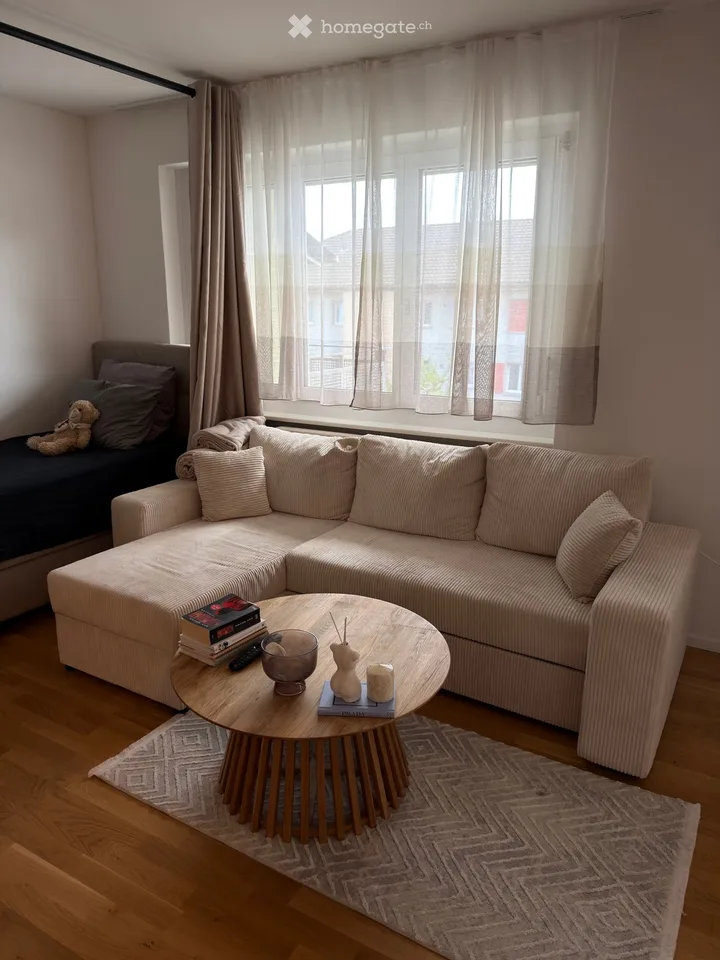 Wohnung zu vermieten & Möbel zu verkaufen