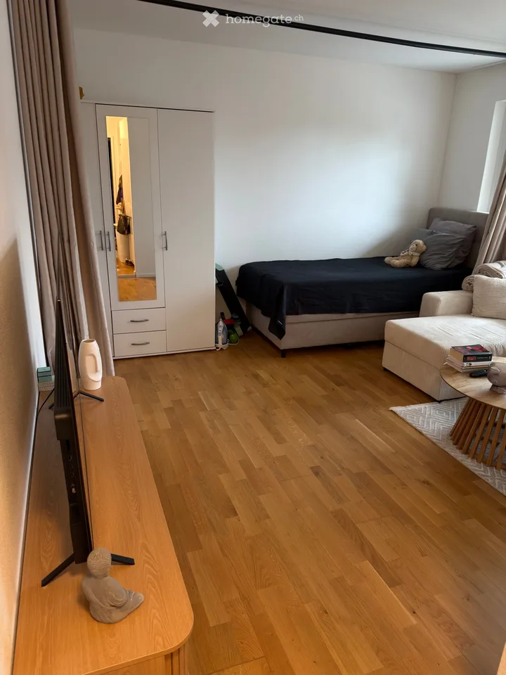 Wohnung zu vermieten & Möbel zu verkaufen