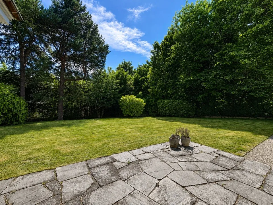 Exceptional family property, in the heart of a Lausanne green setting