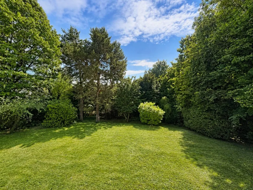 Exceptional family property, in the heart of a Lausanne green setting